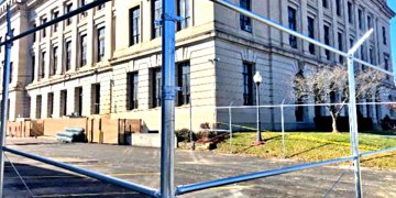 Ugly Courthouse fence is here to stay