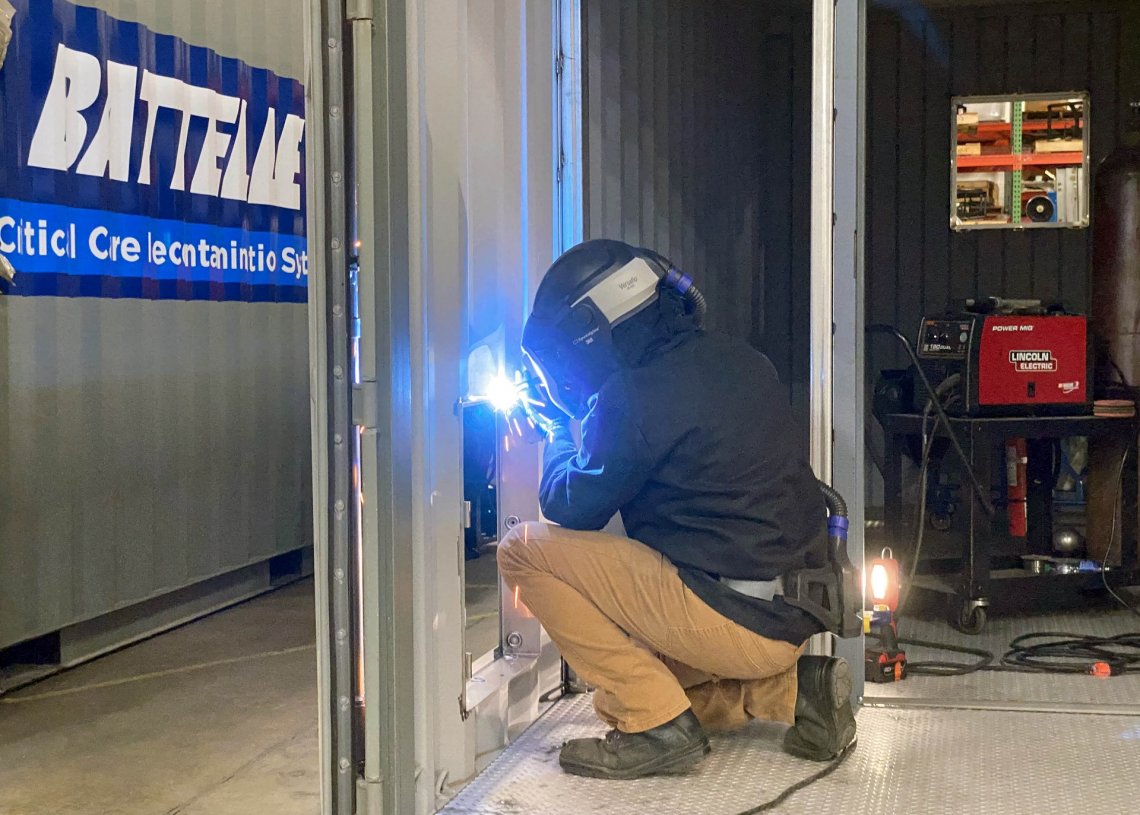 battelle-worker