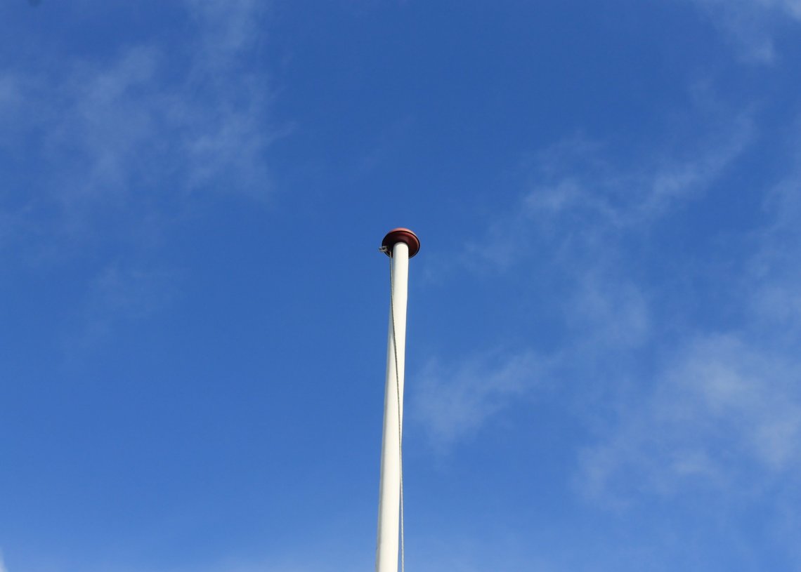 empty flag pole