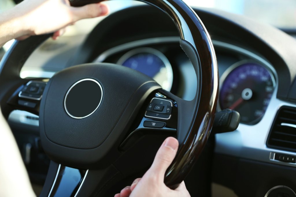 8 Tips On How To Avoid a Car Accident