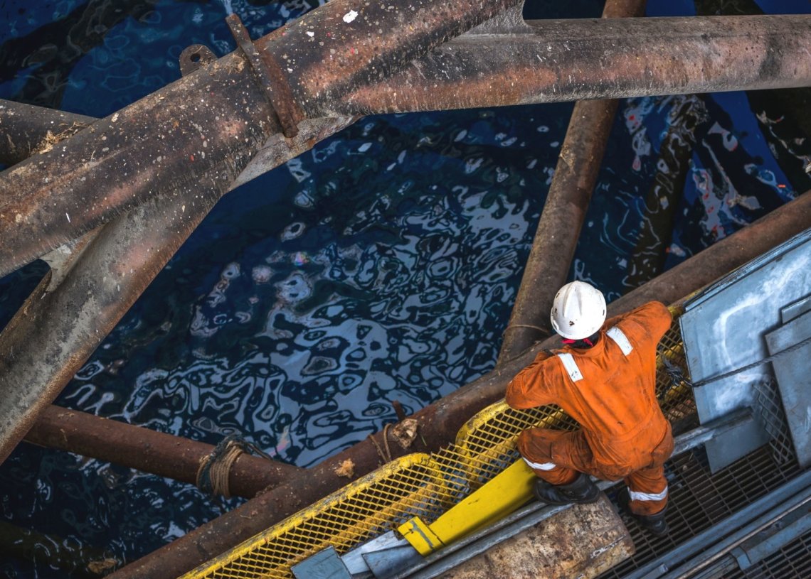 How Offshore Oil Drilling Works