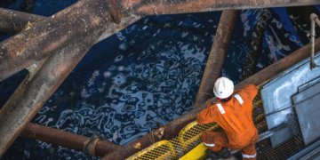 How Offshore Oil Drilling Works