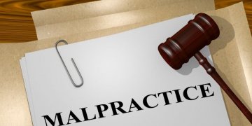 The First Steps Before Filing a Medical Malpractice Lawsuit