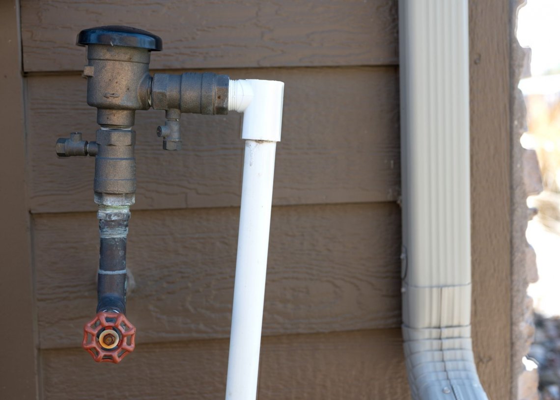 Signs You Need a Backflow Preventer for Your House