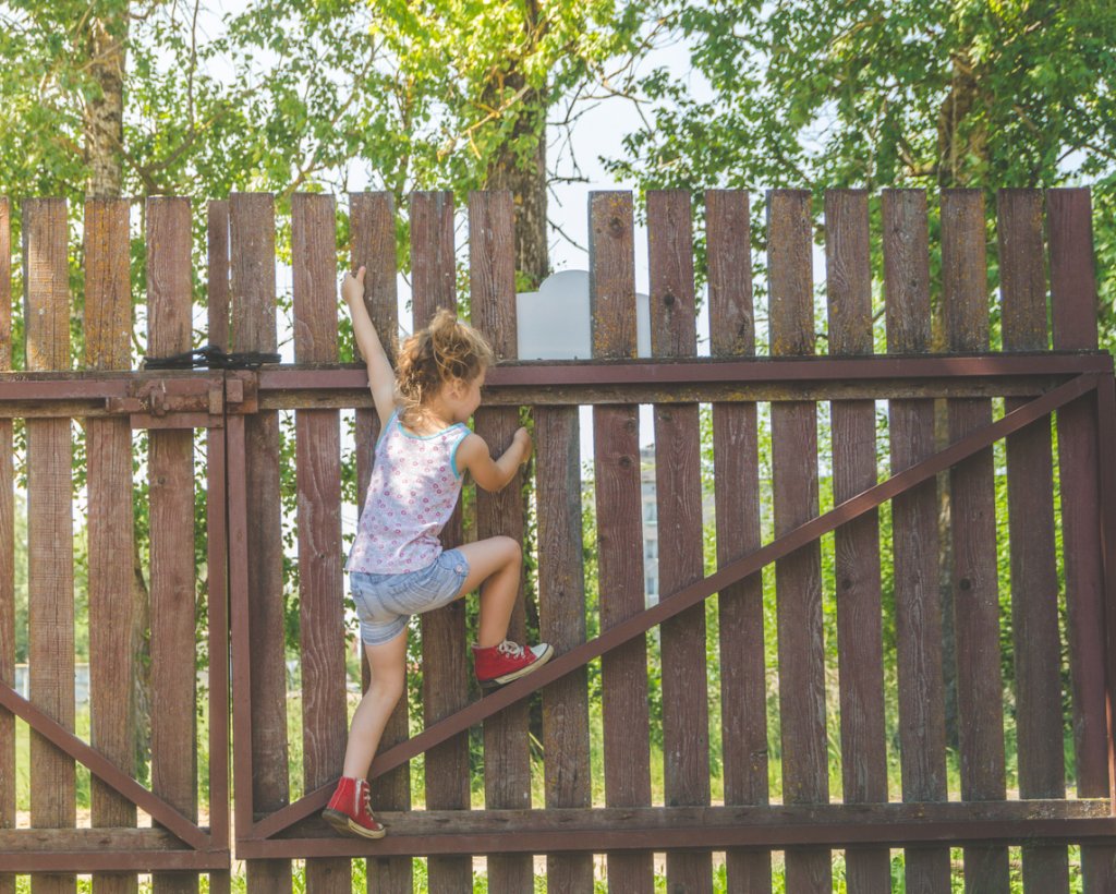 Child Climbs Fence to Escape Portsmouth Day Care