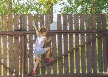 Child Climbs Fence to Escape Portsmouth Day Care