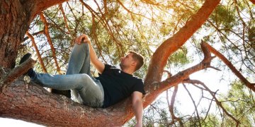 Troubled Man Flees Up Tree on Twin Creek Road