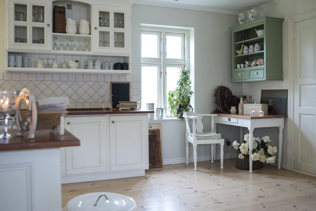 White kitchen backsplash